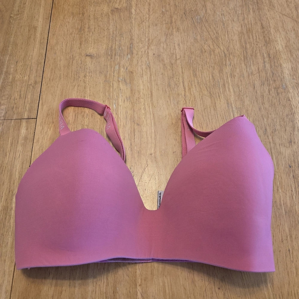 Victoria's Secret T shirt Lightly lined wireless pink bra 34DD